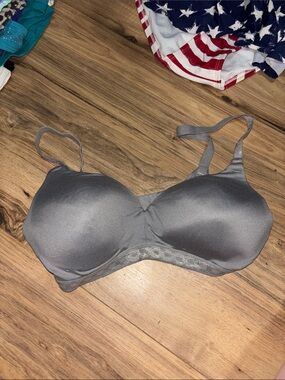 Women's Seamless Bra with Light Lace Trim